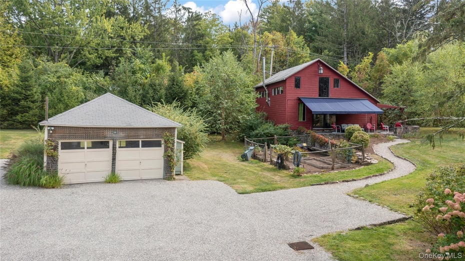 381 Northern Boulevard Photo 4