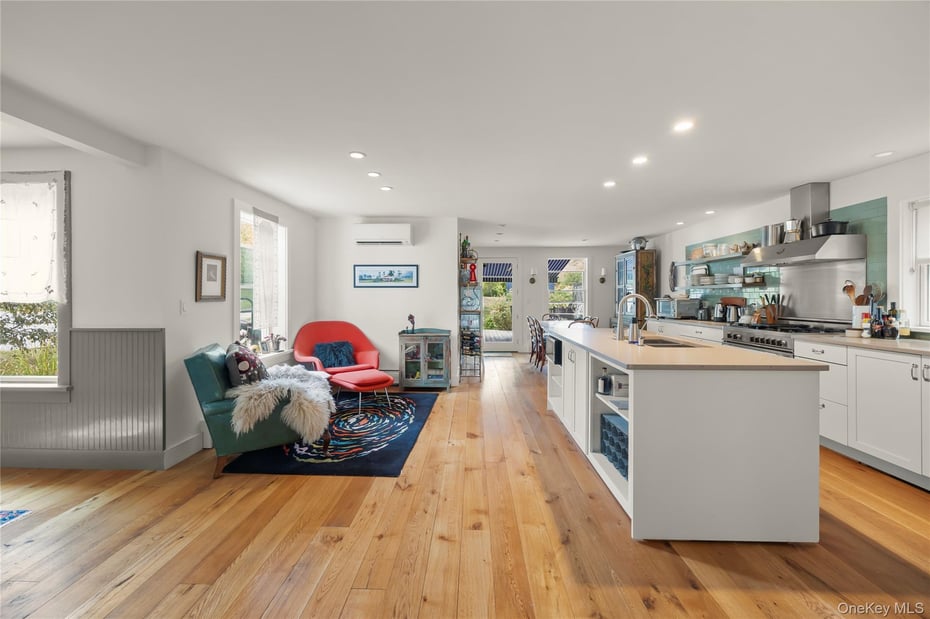 381 Northern Boulevard Photo 9