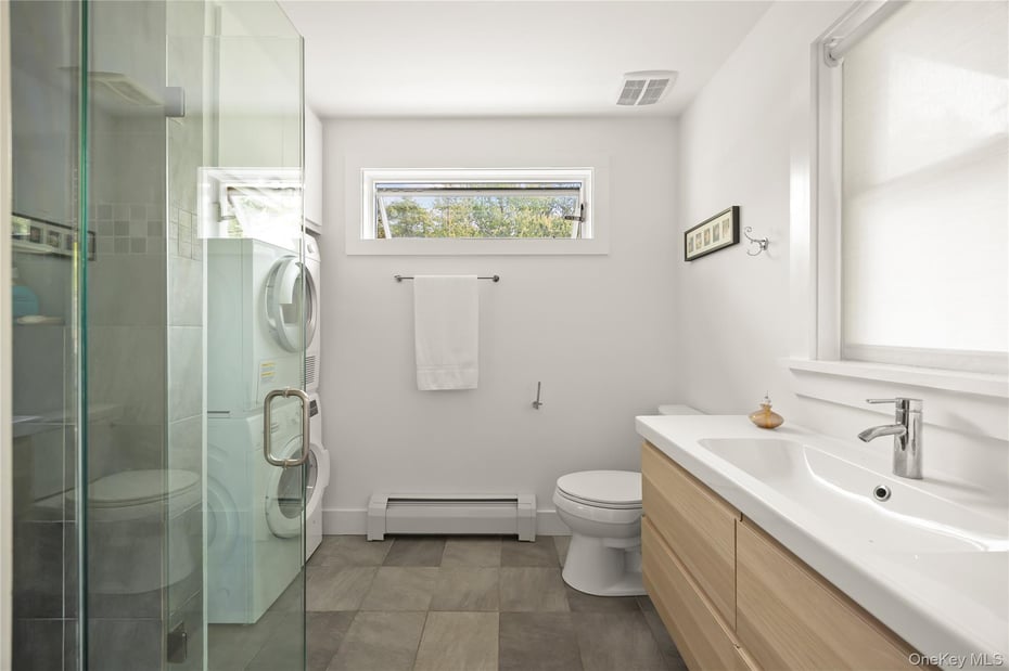 381 Northern Boulevard Photo 12