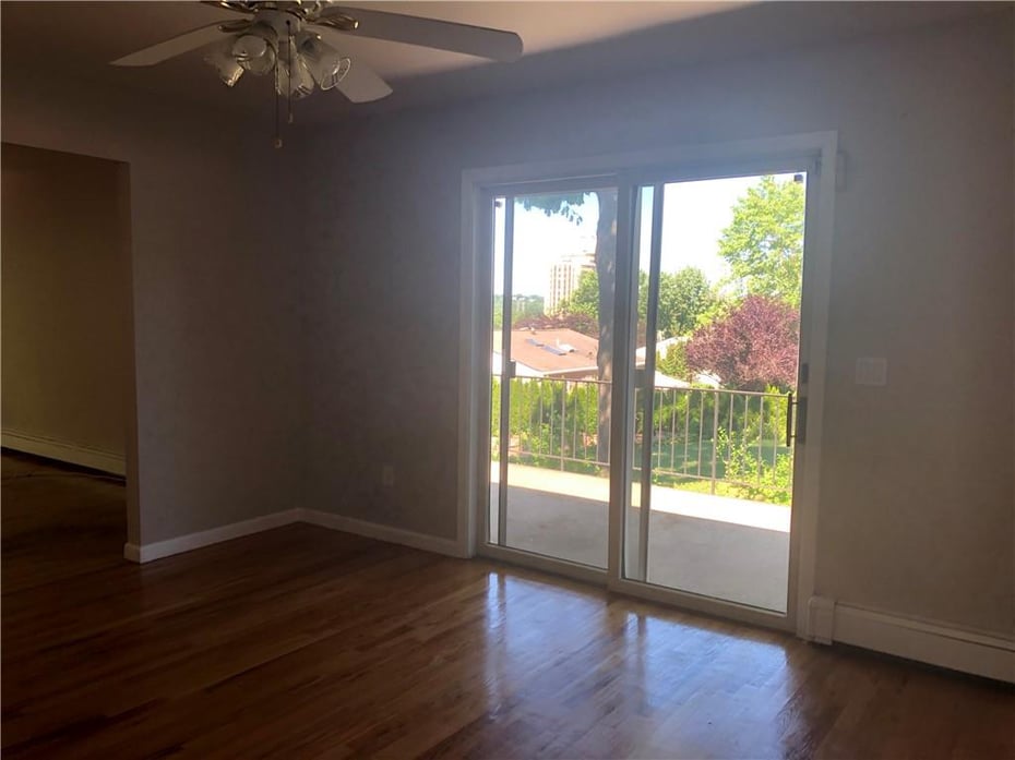 76 Perry Place Photo 4