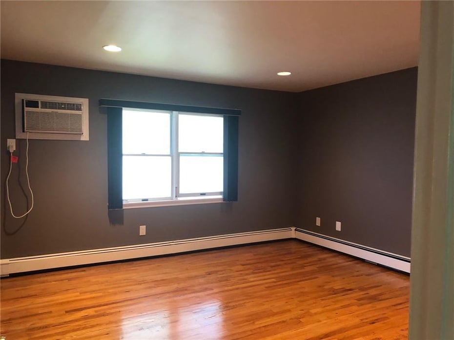 76 Perry Place Photo 13