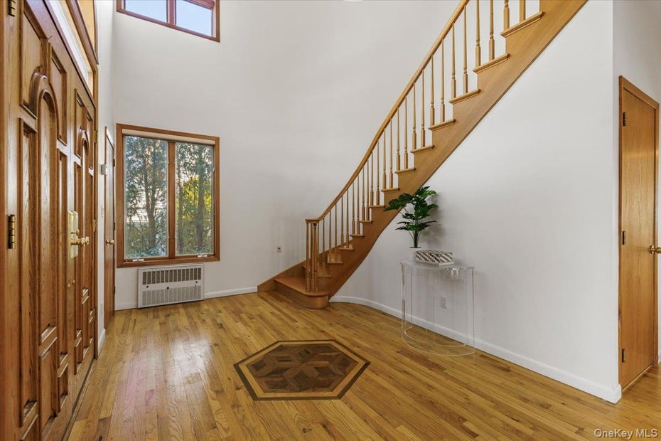 174 Lawrence Avenue Photo 3