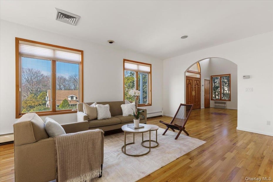 174 Lawrence Avenue Photo 2