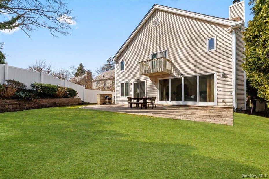 174 Lawrence Avenue Photo 25