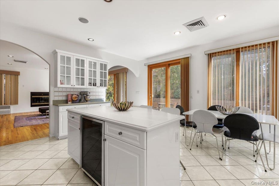 174 Lawrence Avenue Photo 10