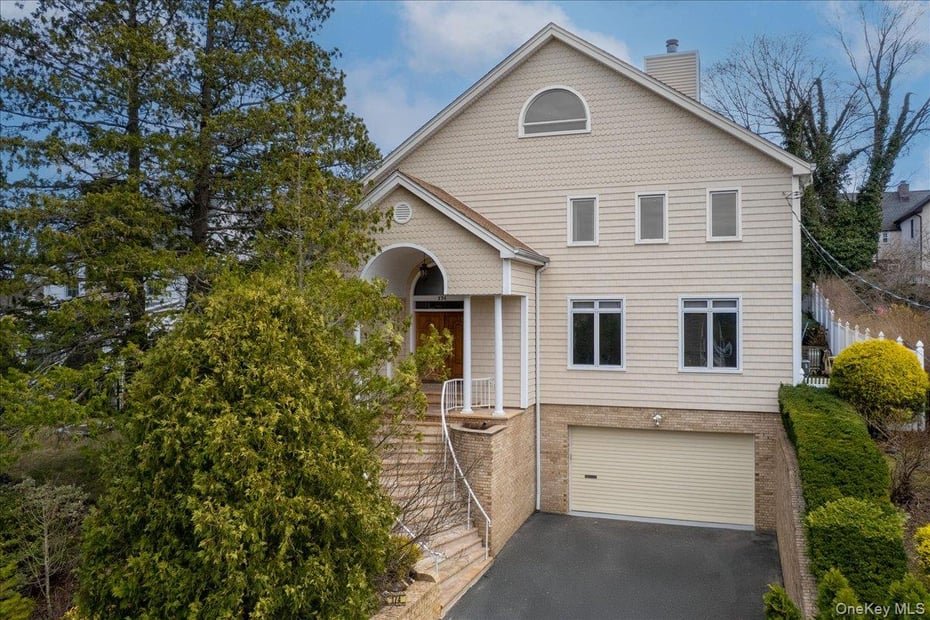 174 Lawrence Avenue Photo 1