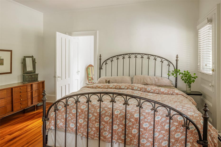 33 Hudson Avenue Photo 9