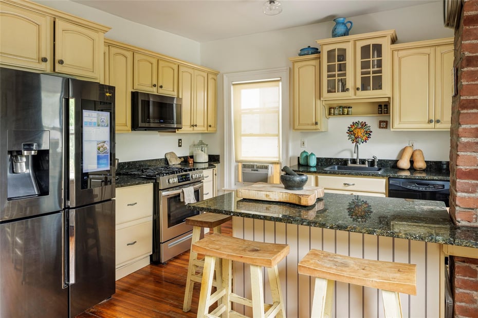 33 Hudson Avenue Photo 5