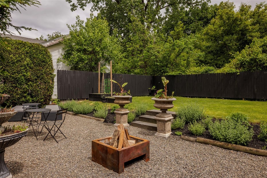 33 Hudson Avenue Photo 18
