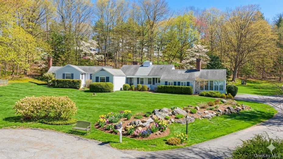 6 Spruce Hollow Photo 1
