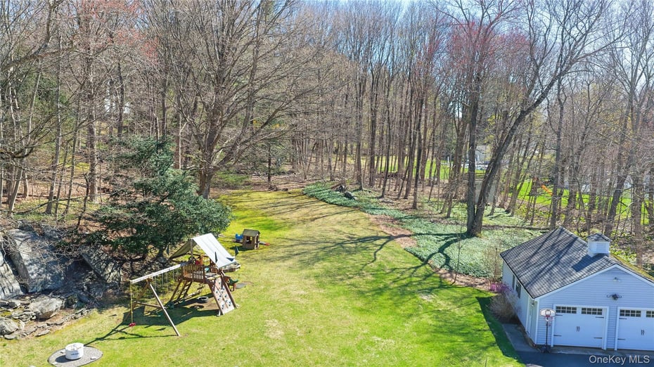 6 Spruce Hollow Photo 35