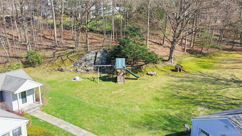 6 Spruce Hollow Photo 34