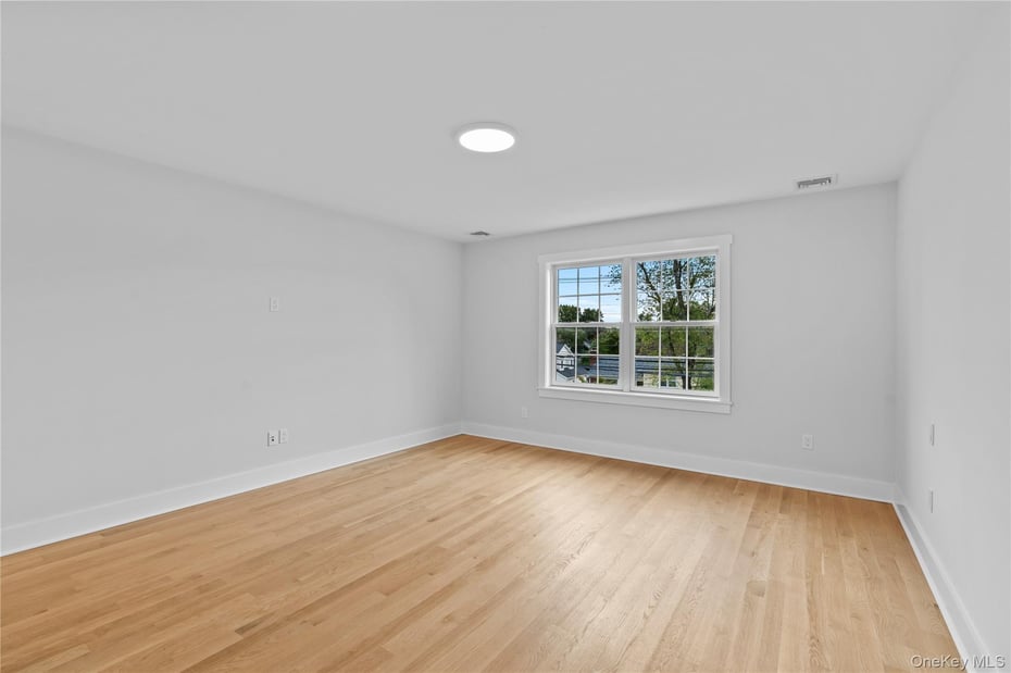 567 King Street Photo 24