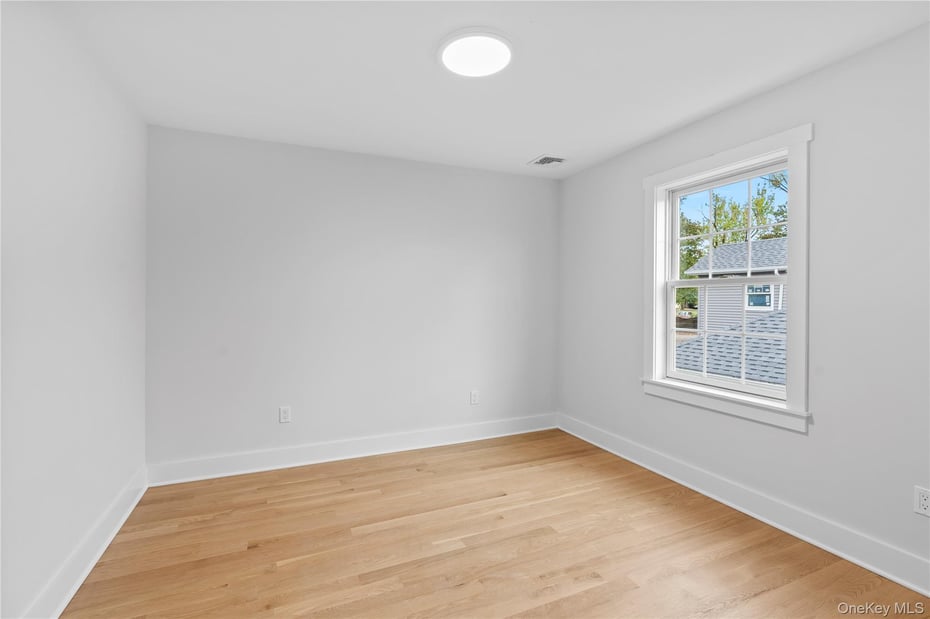 567 King Street Photo 29