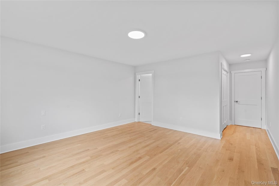 567 King Street Photo 23