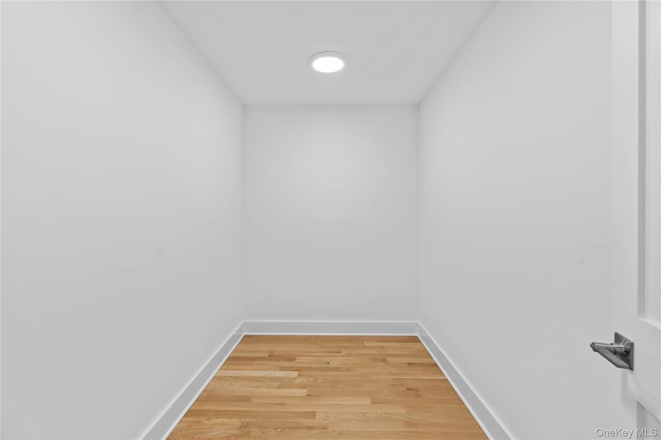 567 King Street Photo 20