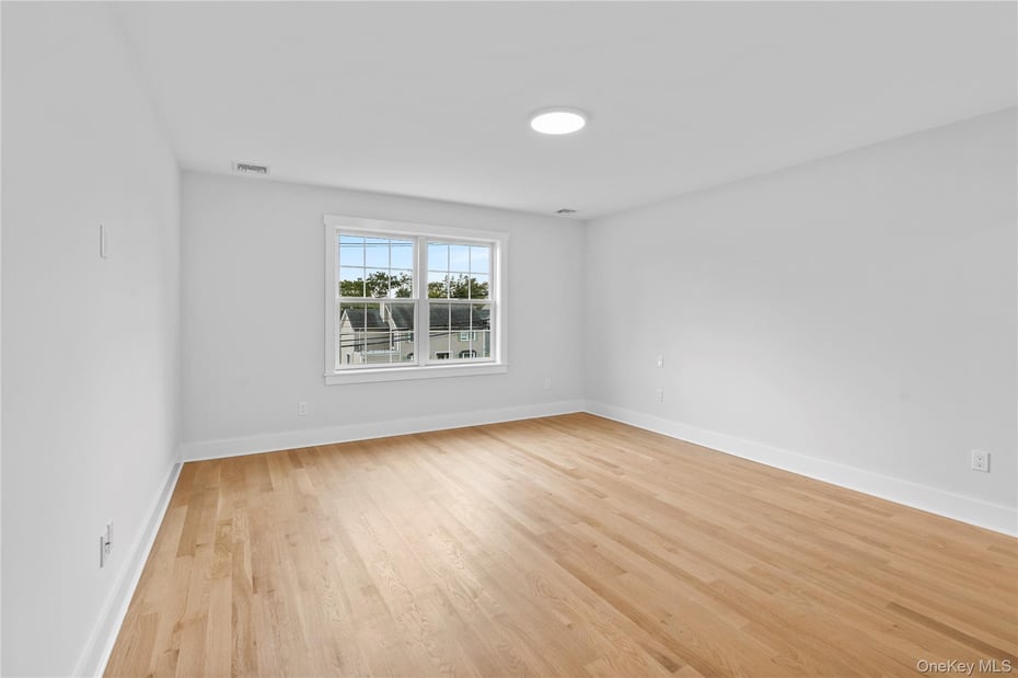 567 King Street Photo 22