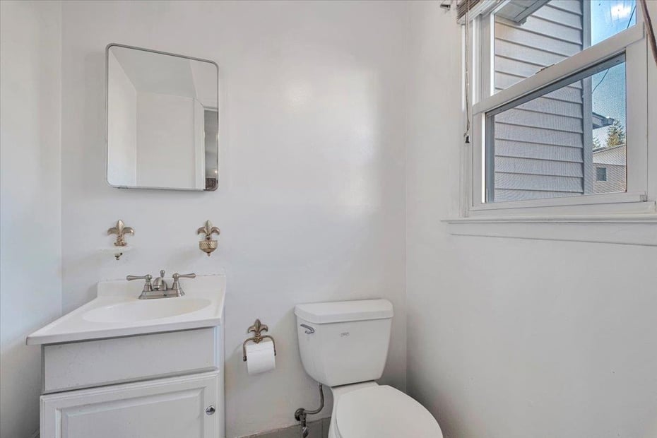 537 Scarsdale Road Photo 18