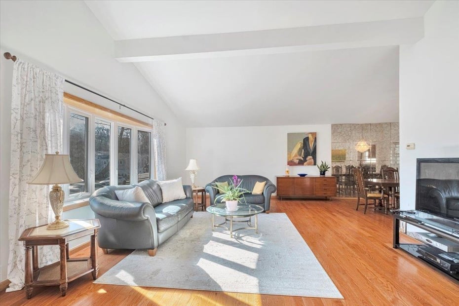 537 Scarsdale Road Photo 4