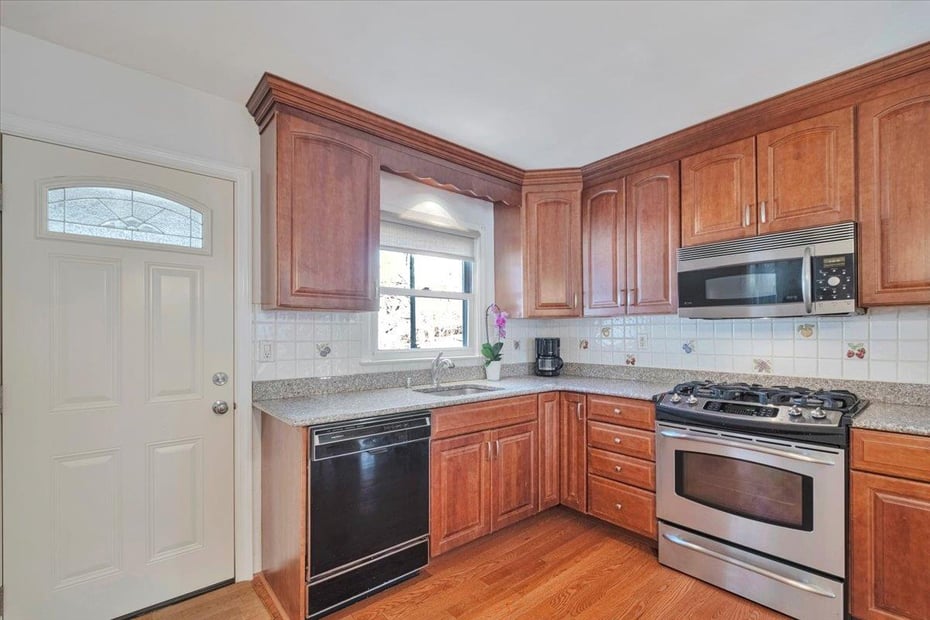 537 Scarsdale Road Photo 7