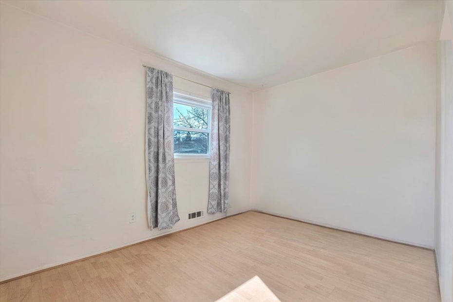 537 Scarsdale Road Photo 14
