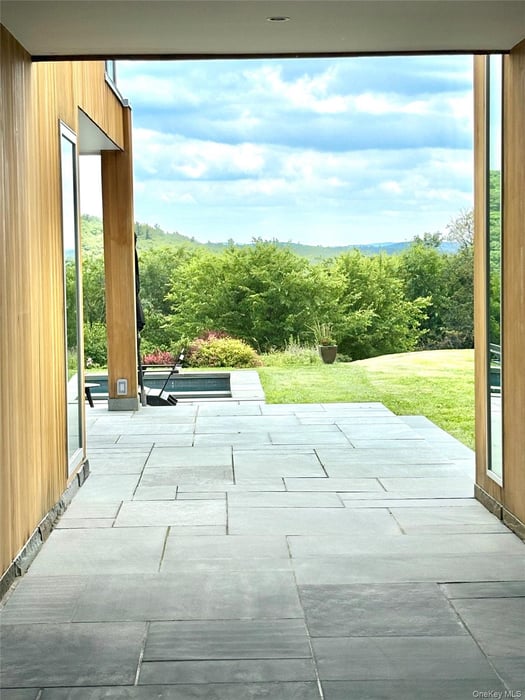 33 Ford Road Photo 16