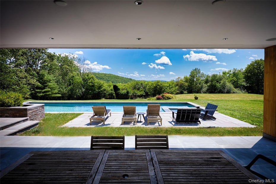 33 Ford Road Photo 15