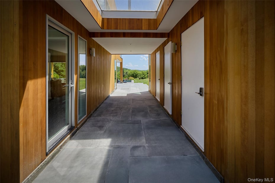 33 Ford Road Photo 17