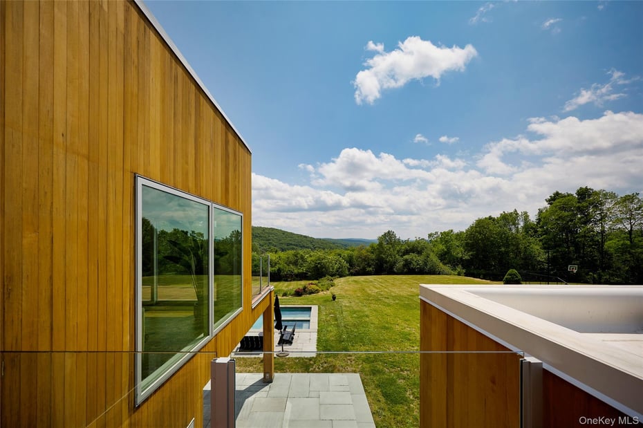 33 Ford Road Photo 24