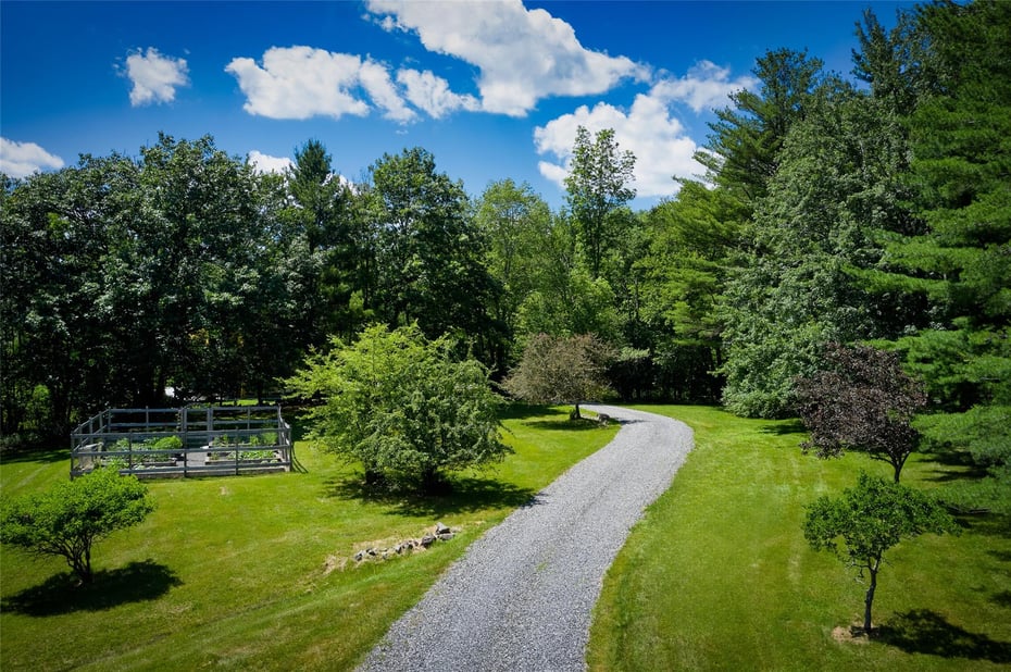 33 Ford Road Photo 31