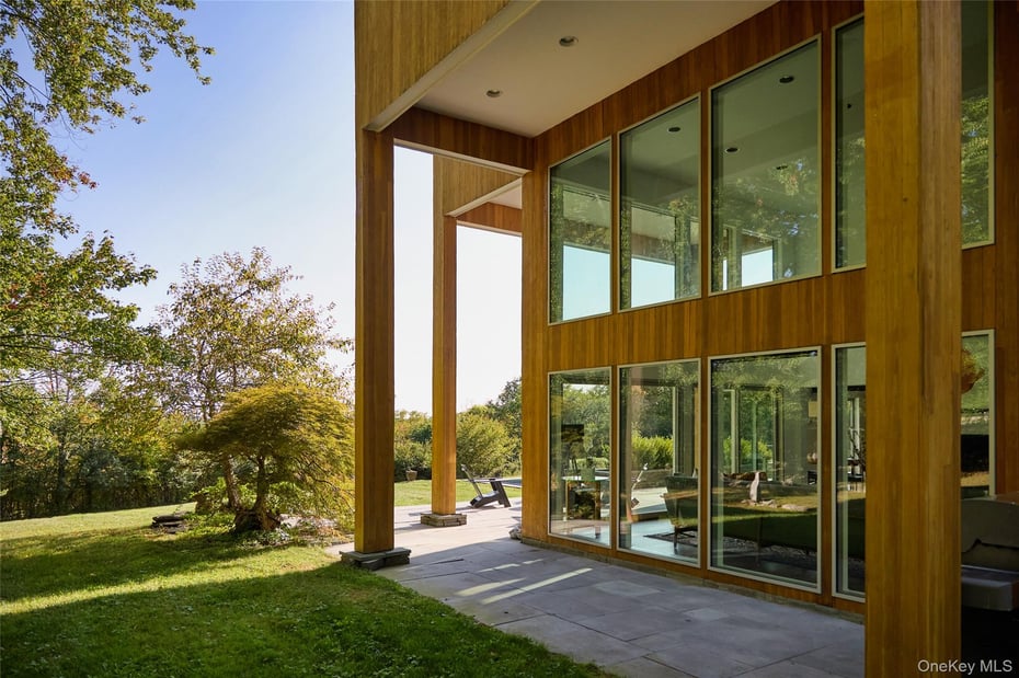 33 Ford Road Photo 3