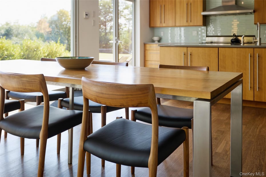 33 Ford Road Photo 12