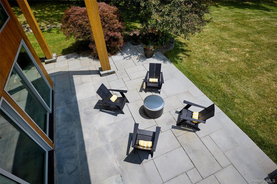 33 Ford Road Photo 35