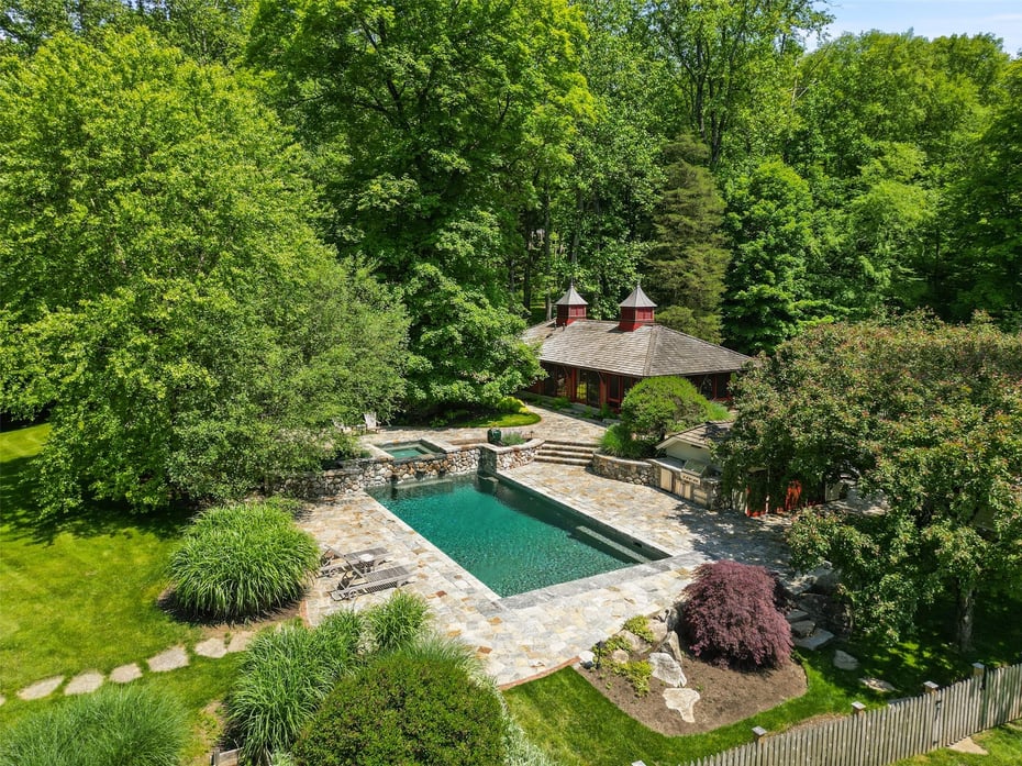 54 Old Stone Hill Road Photo 2