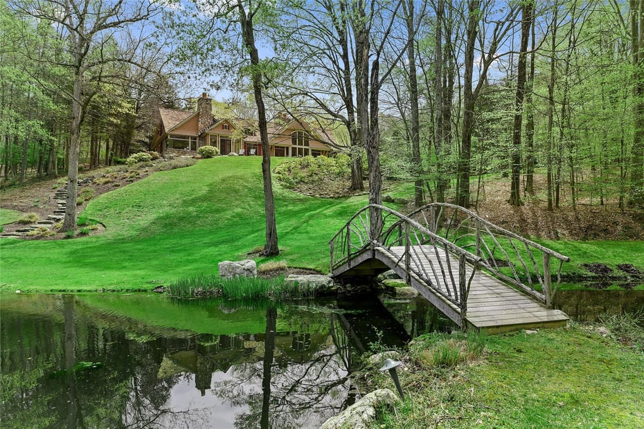 54 Old Stone Hill Road Photo 3
