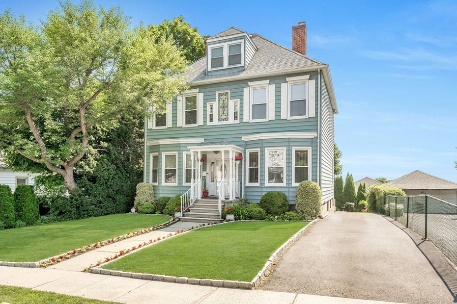 64 Albemarle Place Photo 2