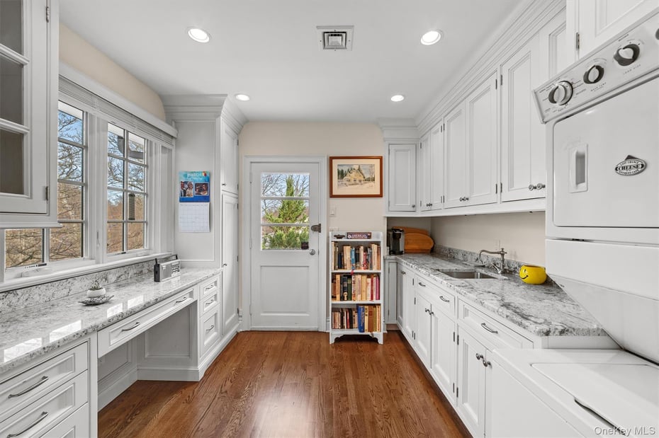 52 Oakledge Road Photo 12