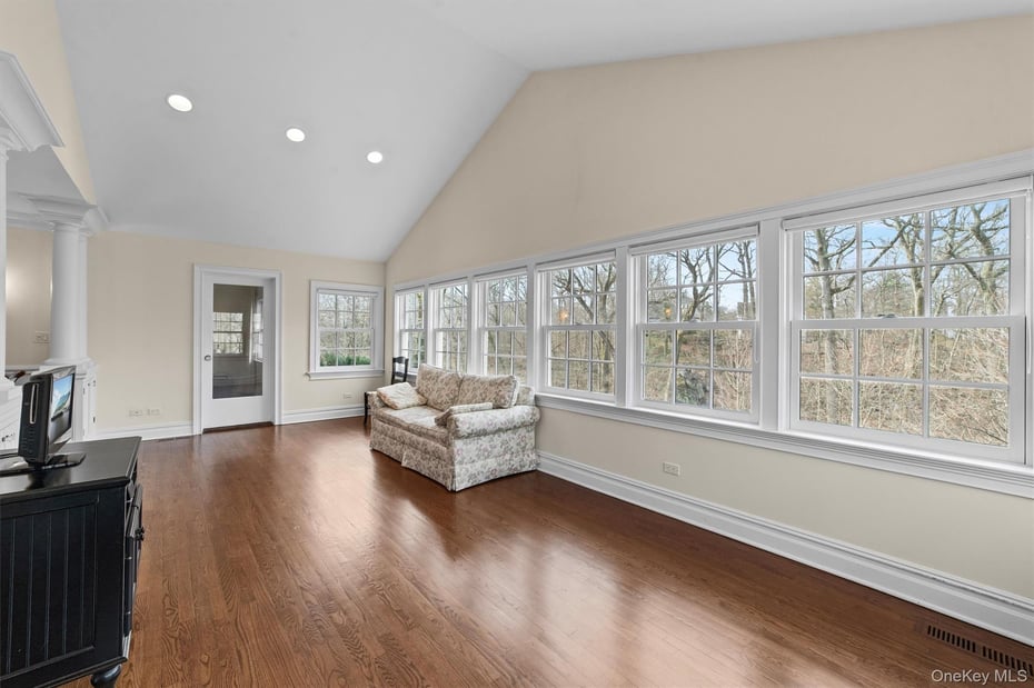 52 Oakledge Road Photo 6