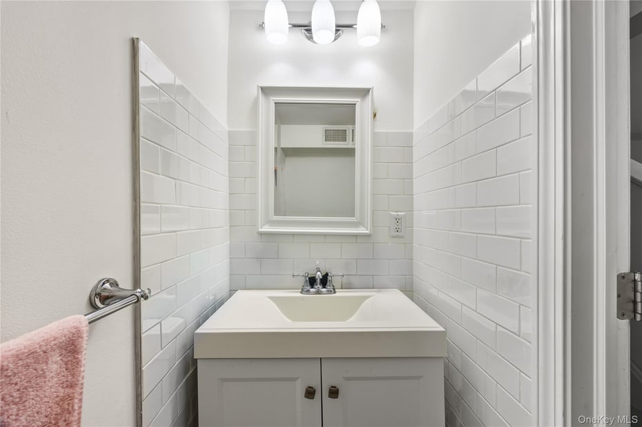 1005 Colony Drive Photo 12