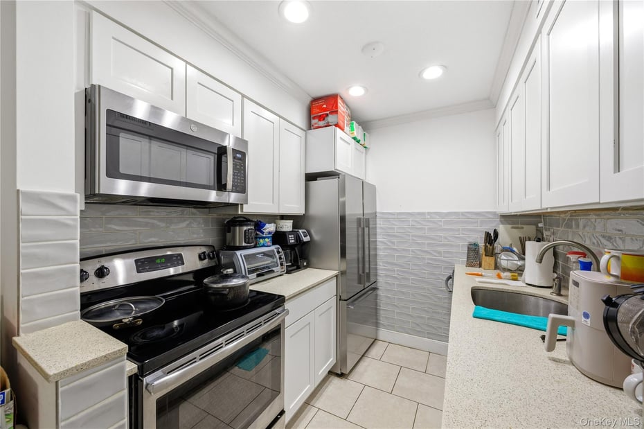 1005 Colony Drive Photo 4