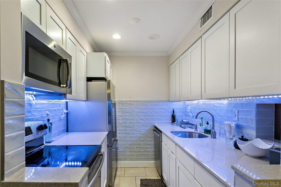 1005 Colony Drive Photo 3