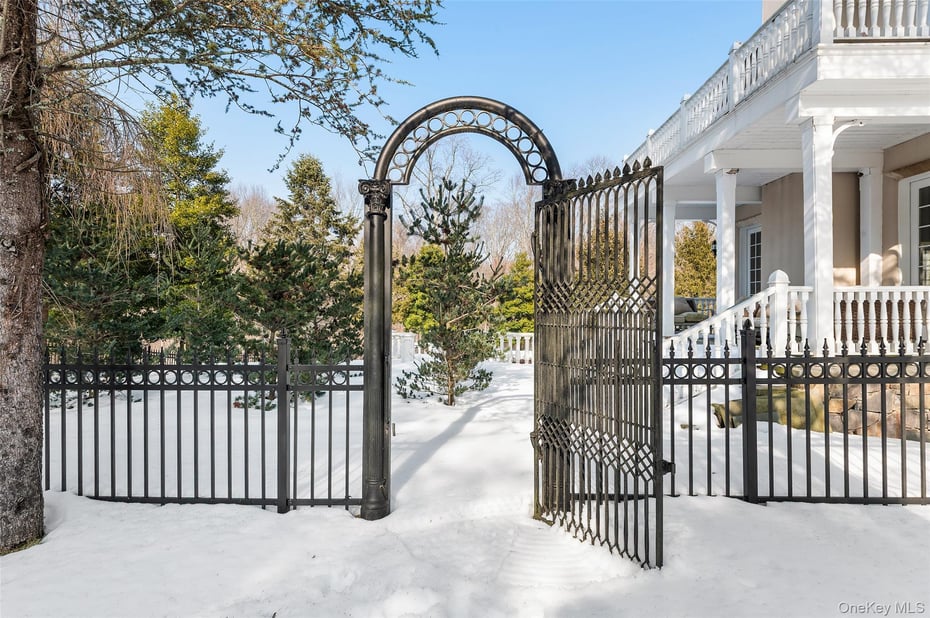 4 Cowdray Park Drive Photo 35