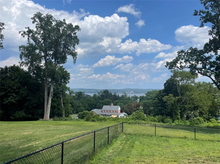 519 N Midland Photo 3