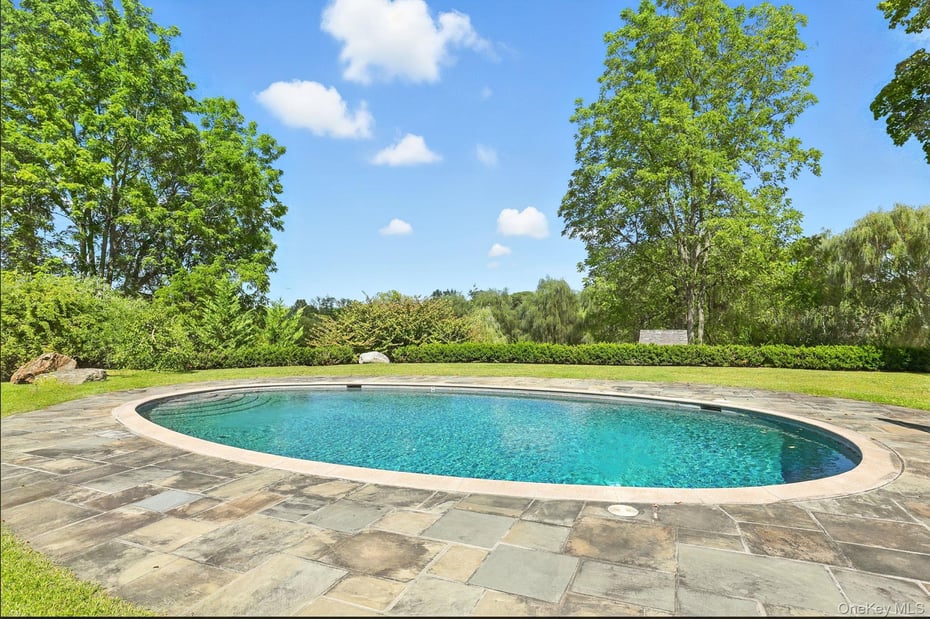 11 Carriage House Road Photo 36