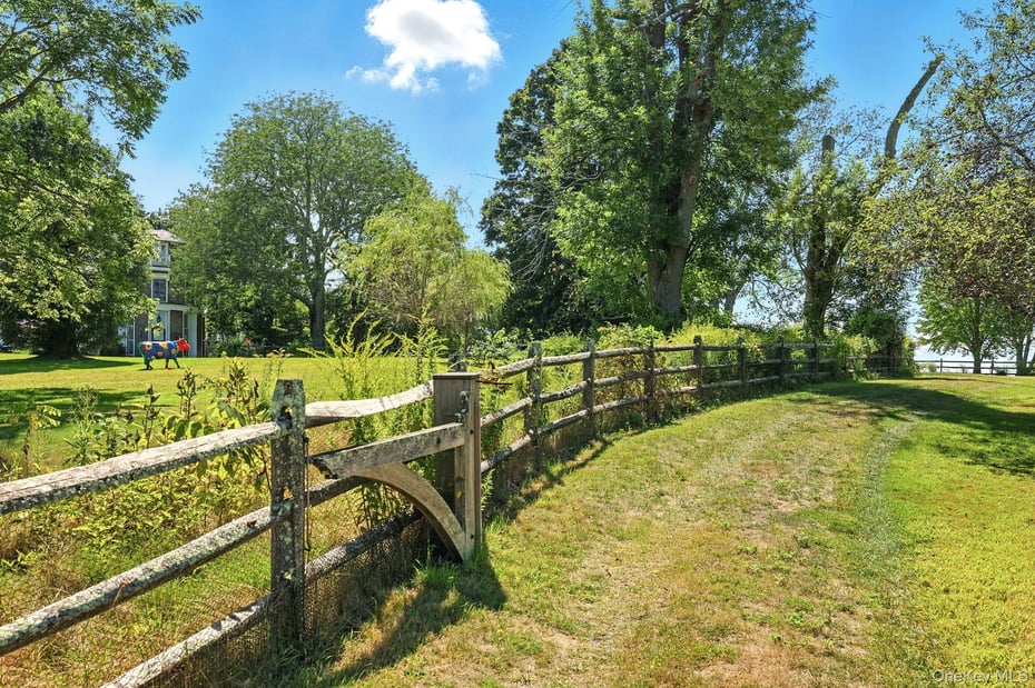 11 Carriage House Road Photo 34