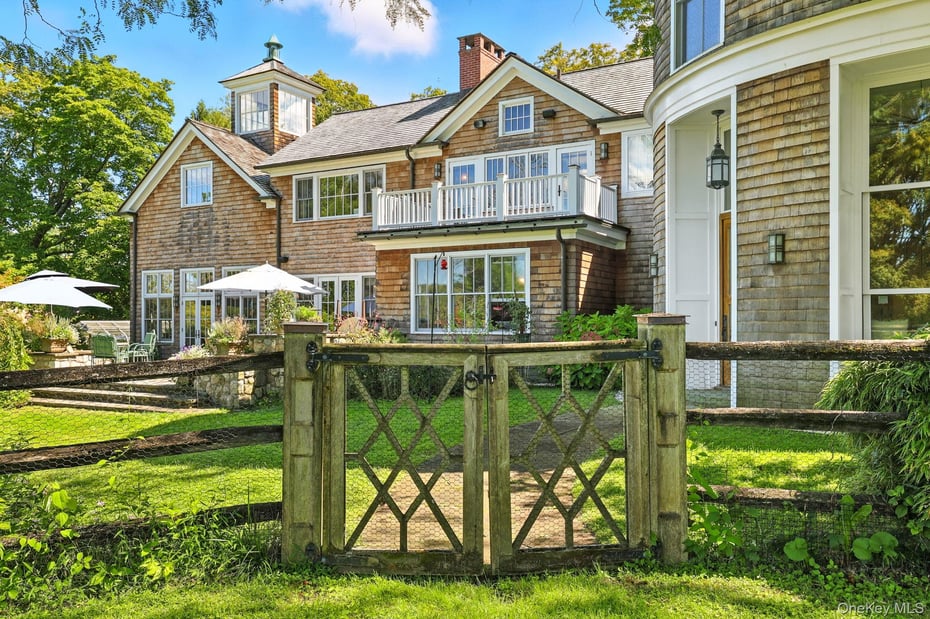 11 Carriage House Road Photo 3