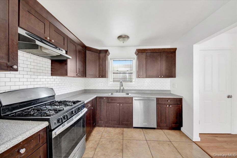 52 Sears Avenue Photo 5