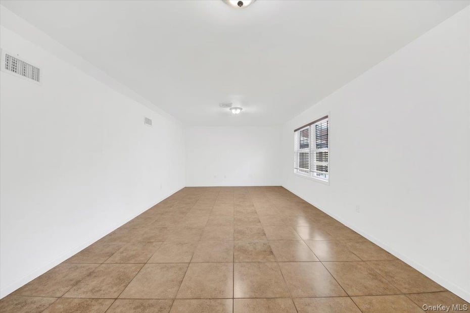 52 Sears Avenue Photo 6