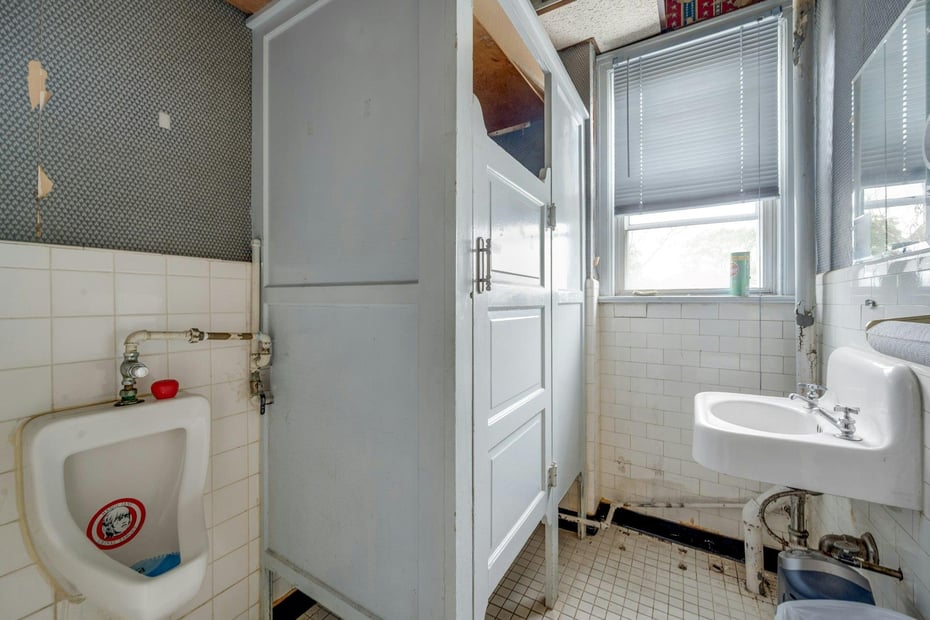 433 White Plains Road Photo 9