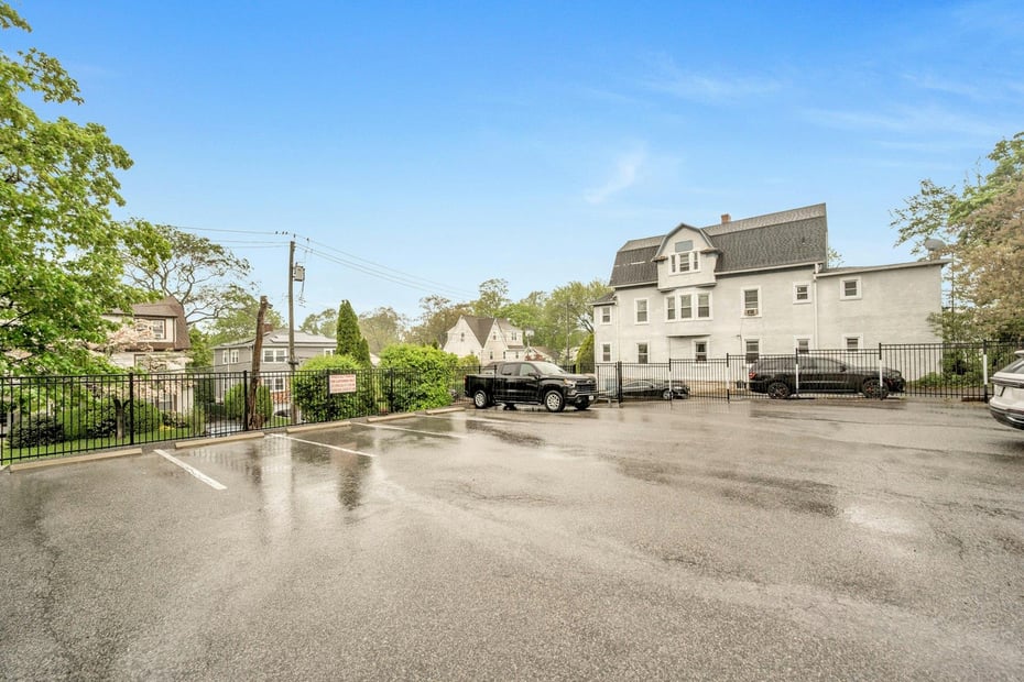 433 White Plains Road Photo 11